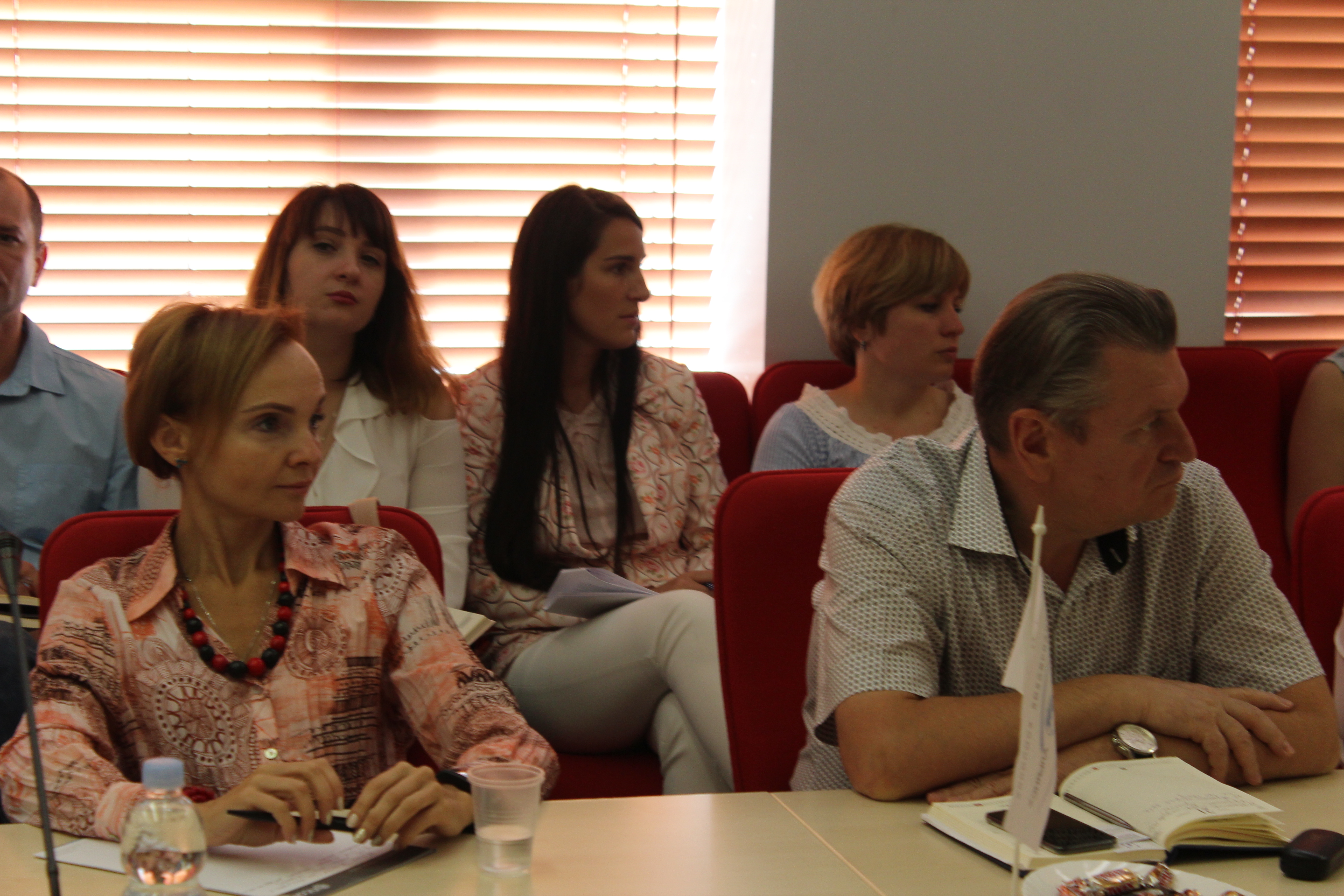 Round Table with Online Streaming: 
