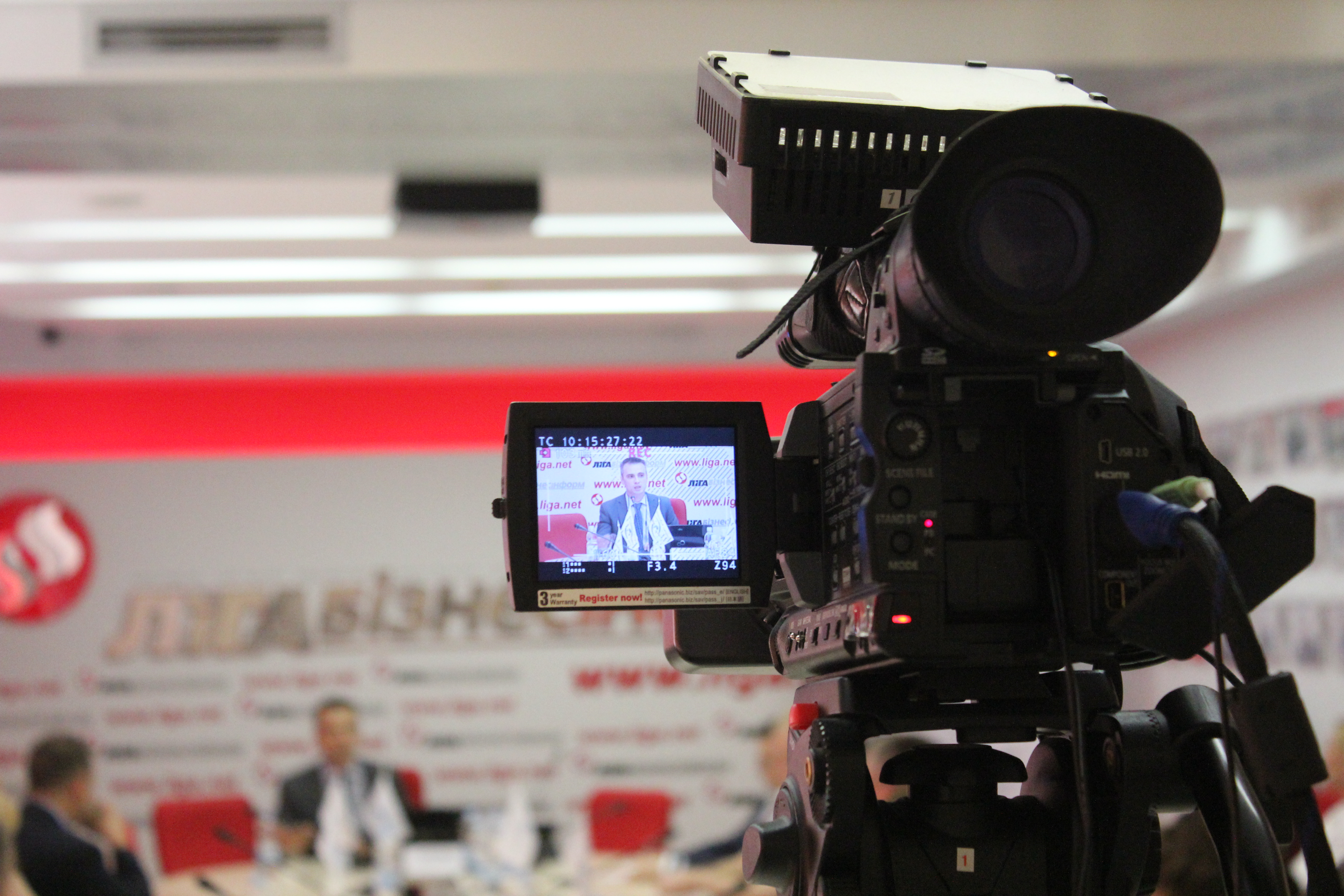 Round Table with Online Streaming: 