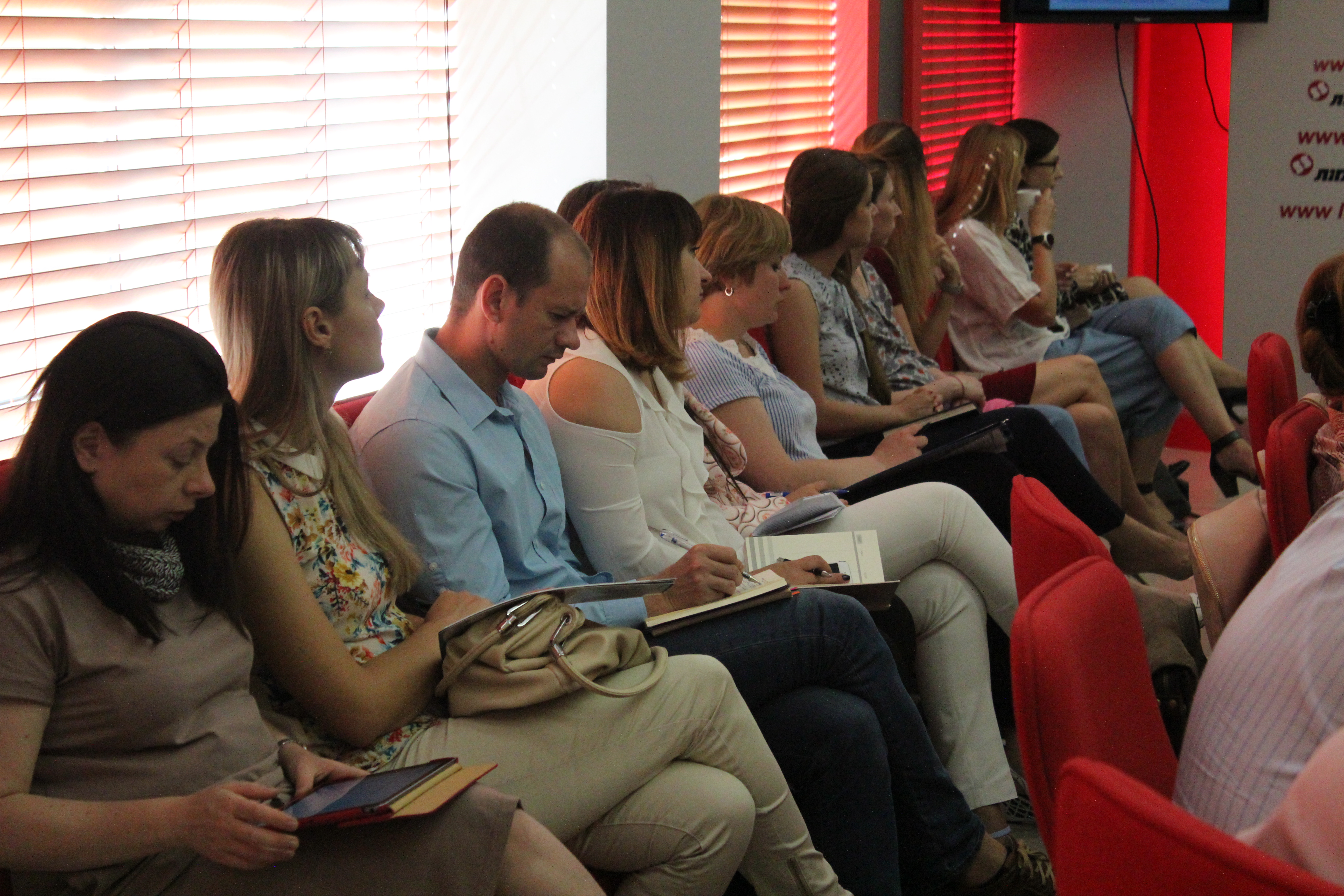 Round Table with Online Streaming: 