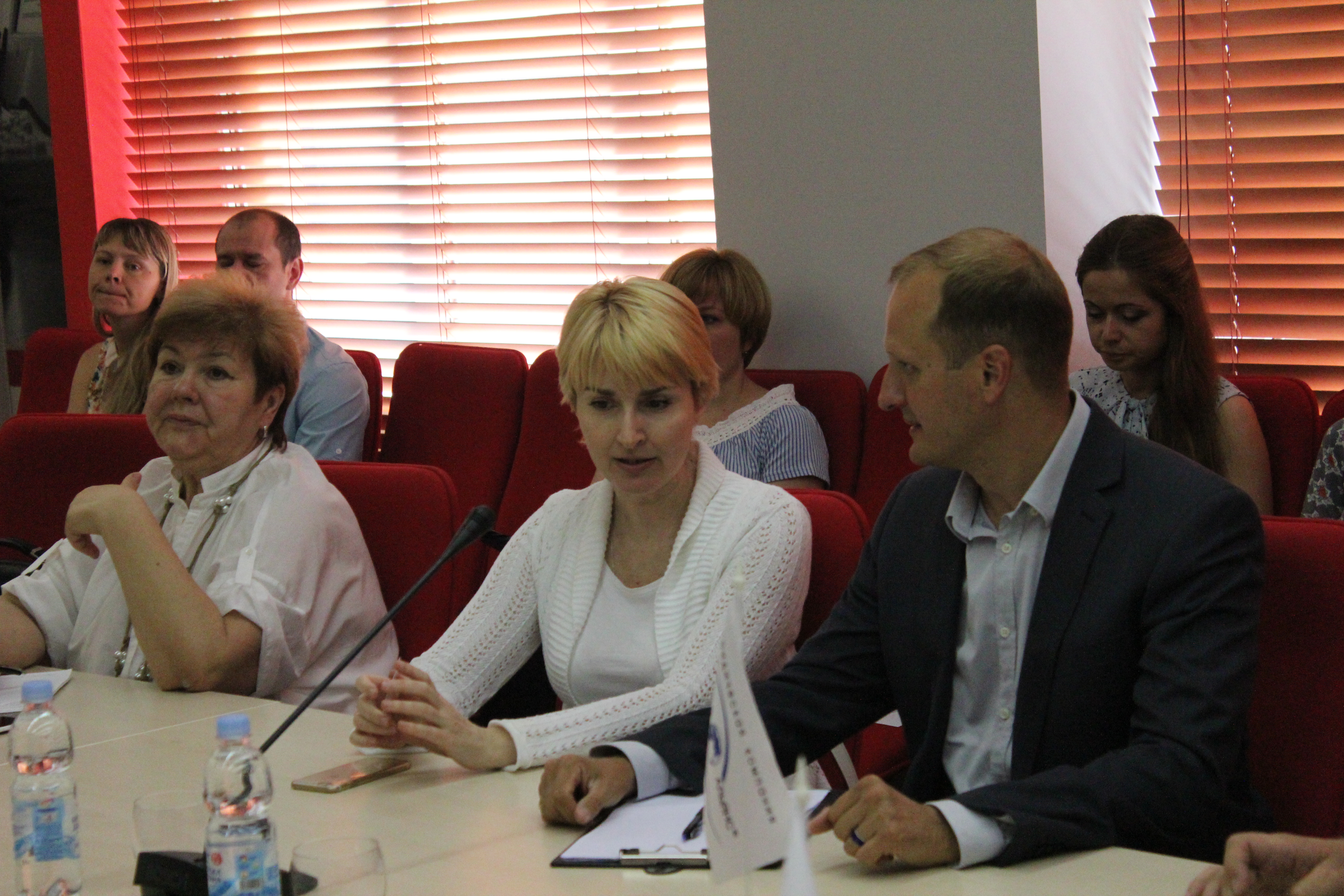 Round Table with Online Streaming: 