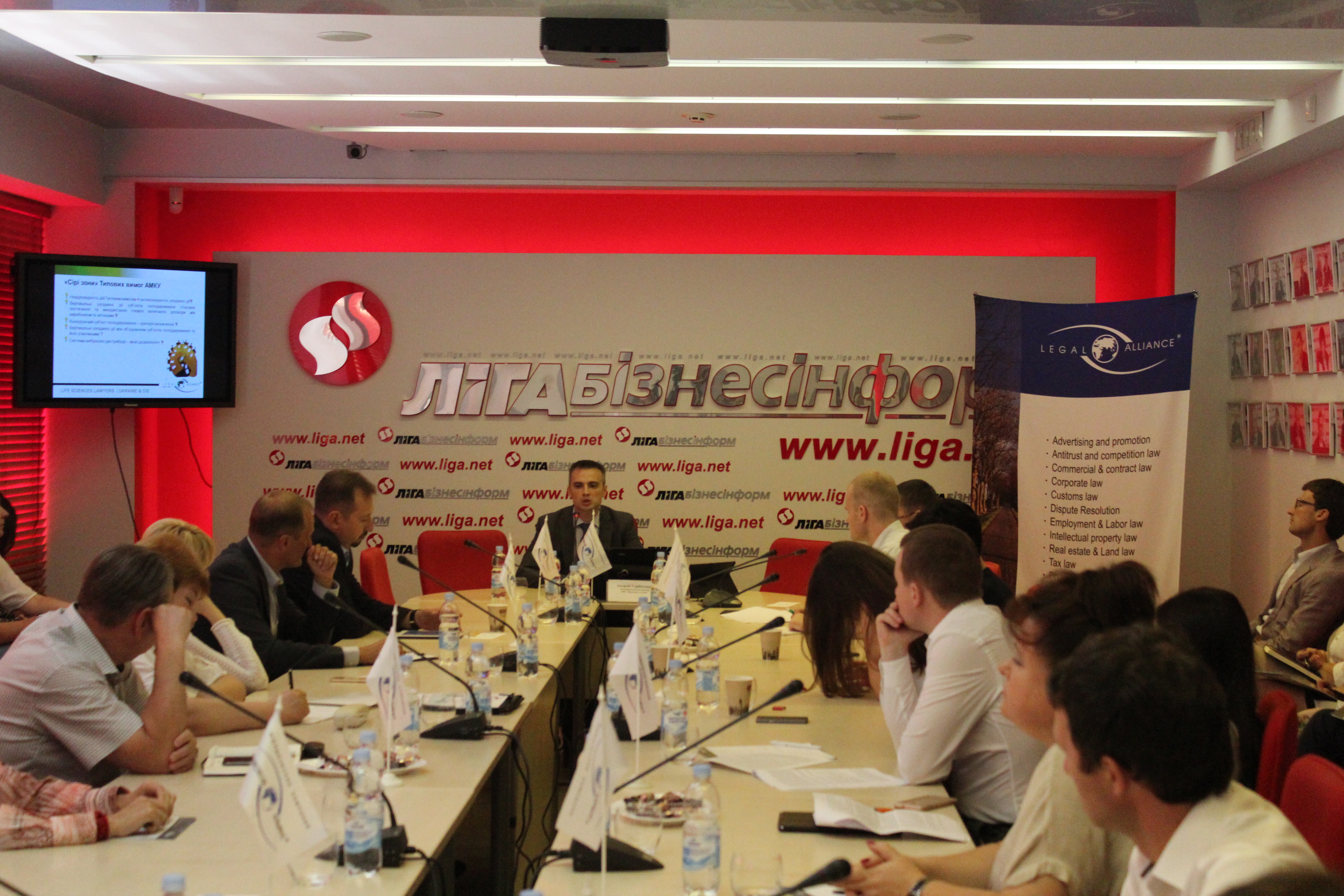 Round Table with Online Streaming: 
