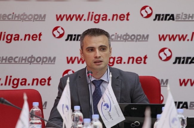 Round Table with Online Streaming: 