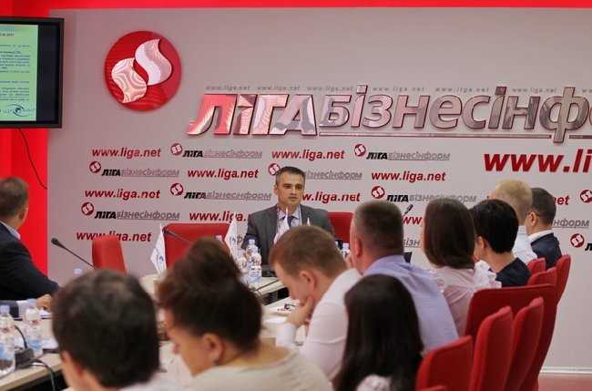 Round Table with Online Streaming: 