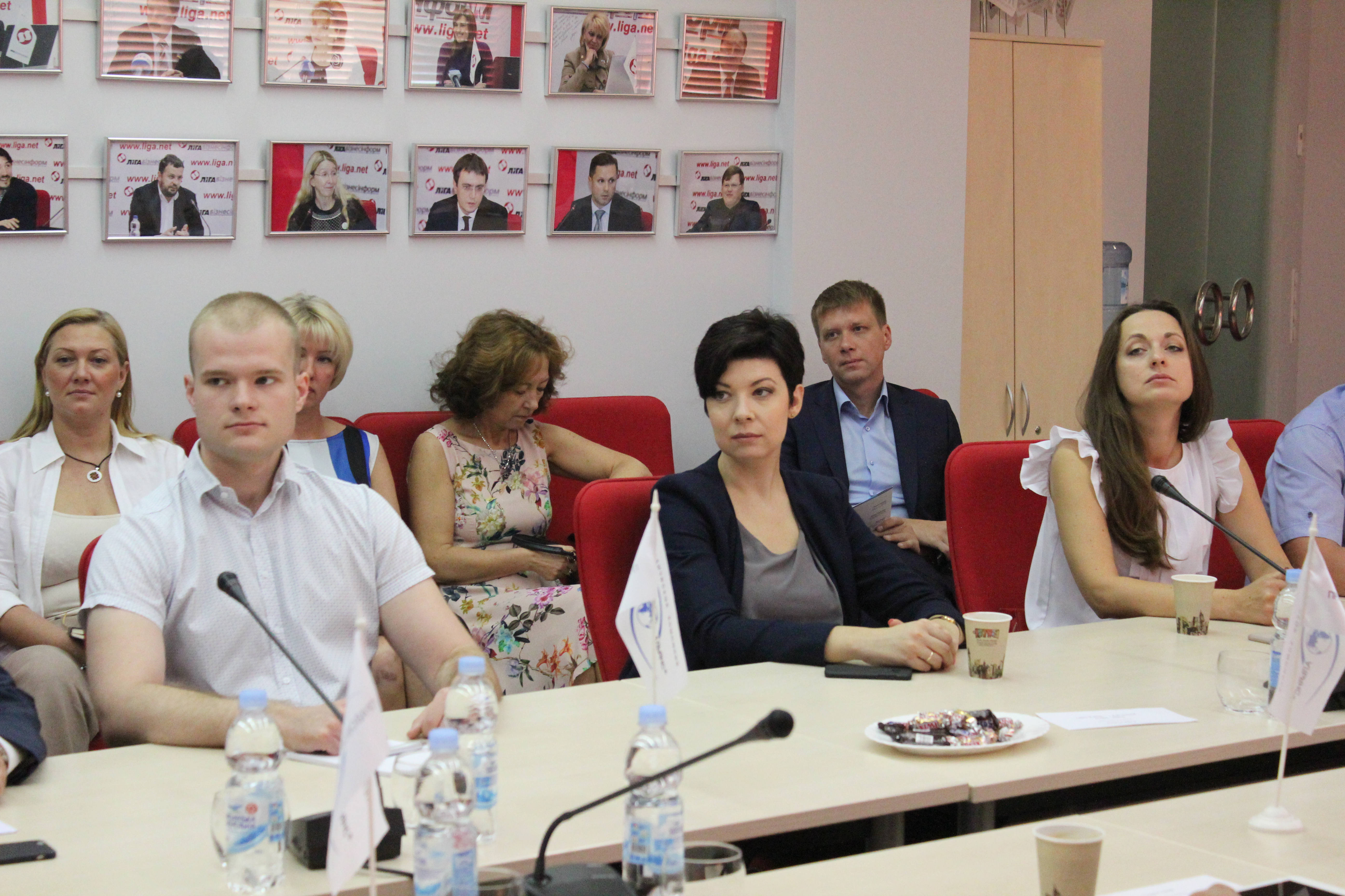 Round Table with Online Streaming: 