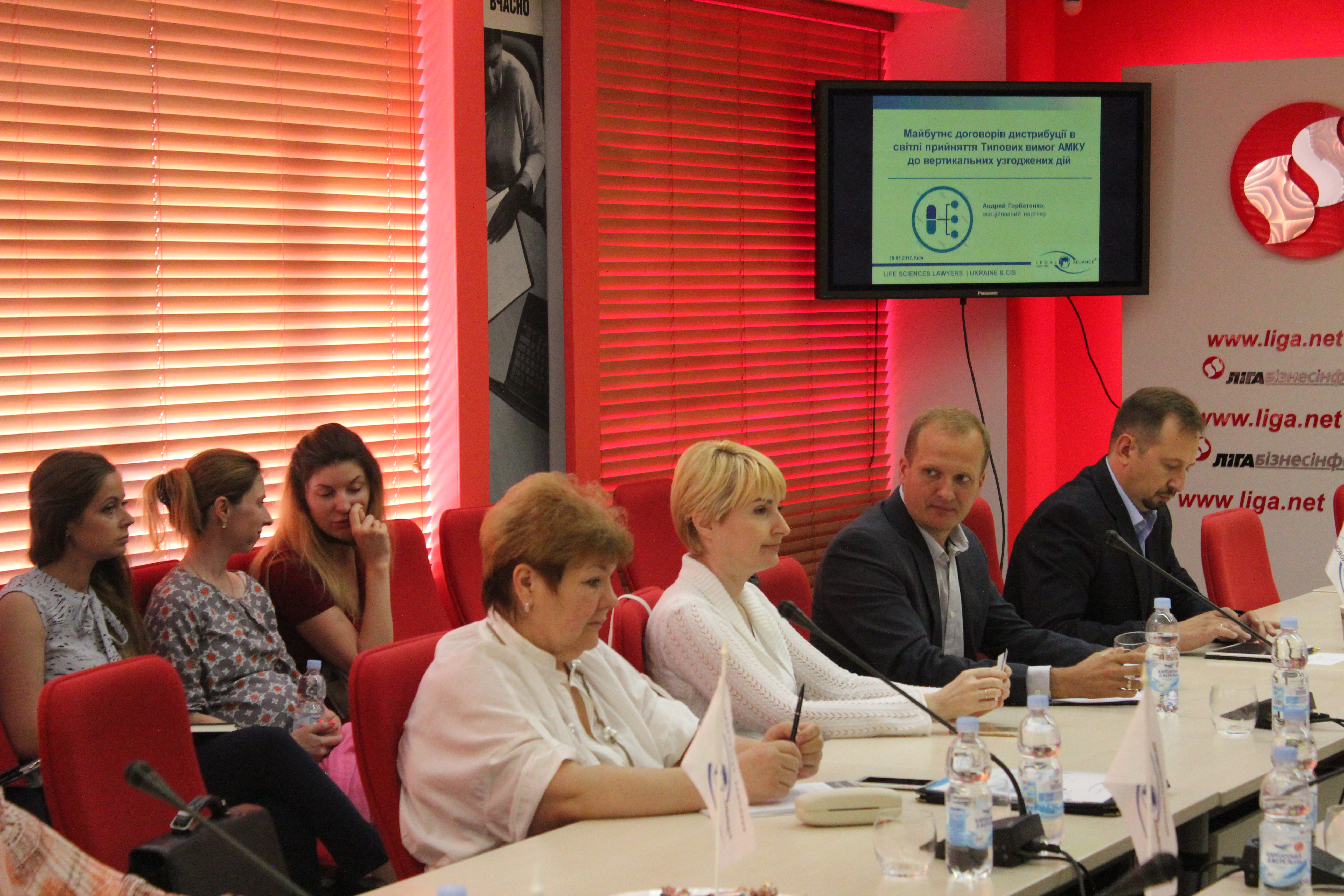 Round Table with Online Streaming: 