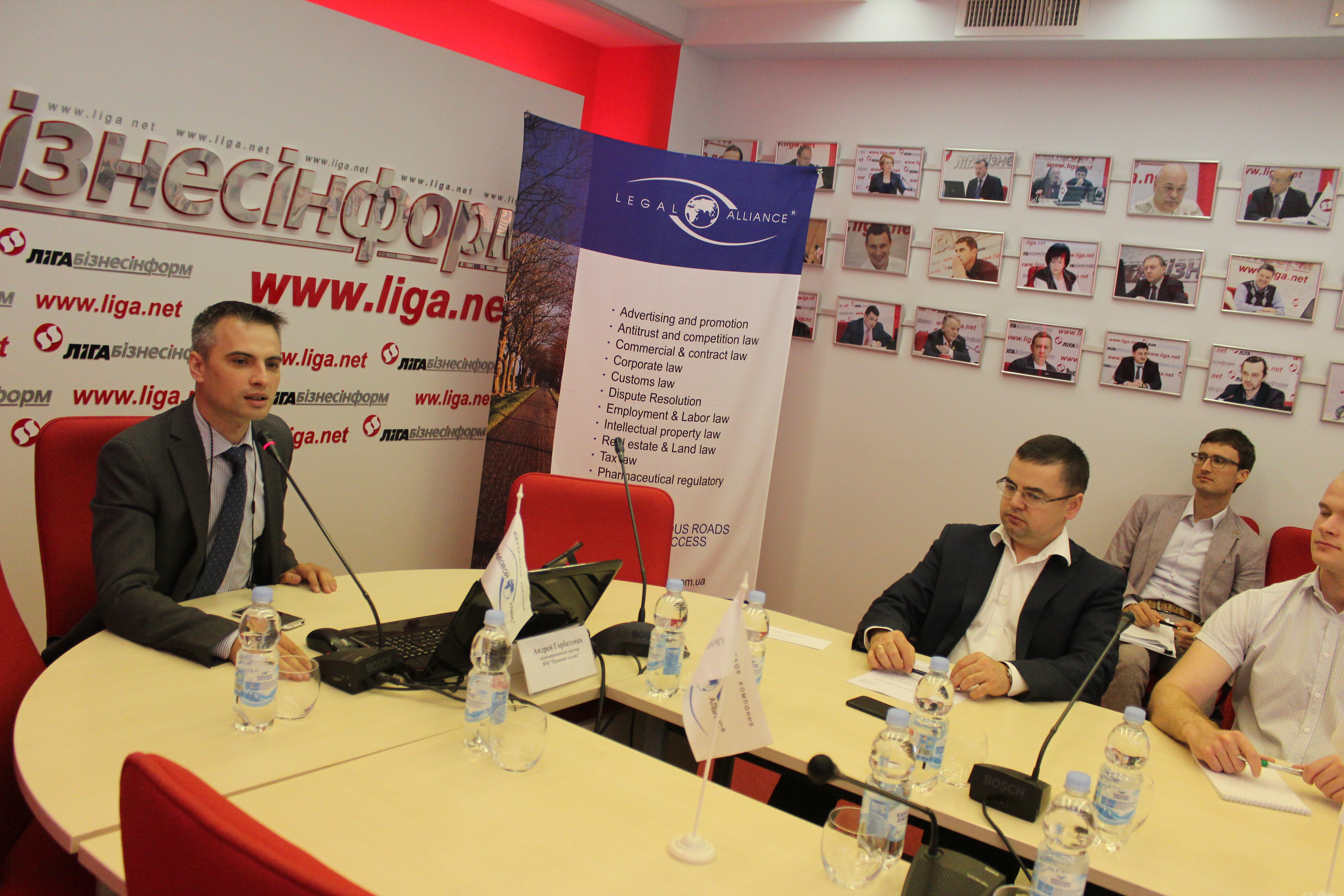 Round Table with Online Streaming: 