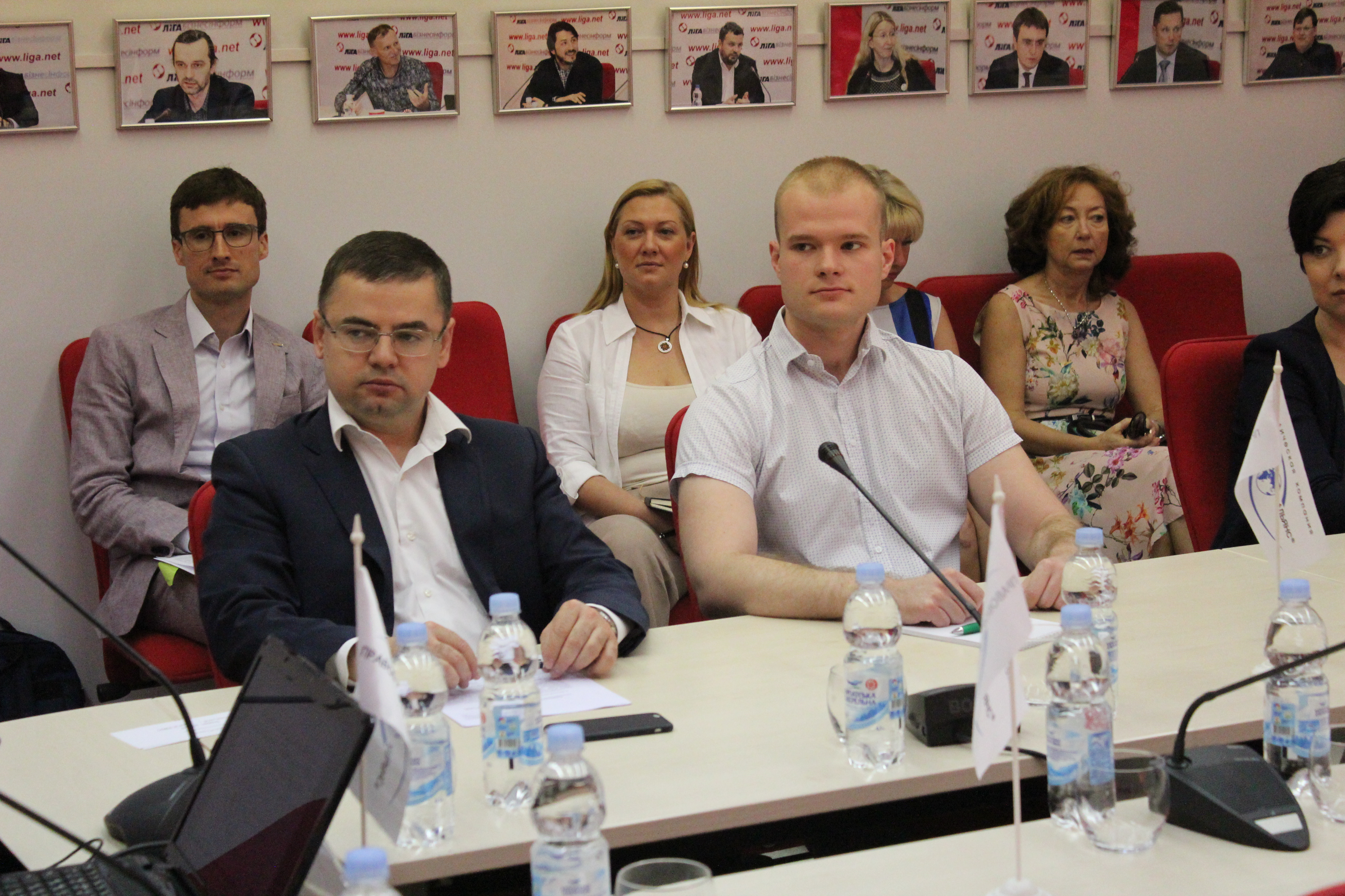 Round Table with Online Streaming: 