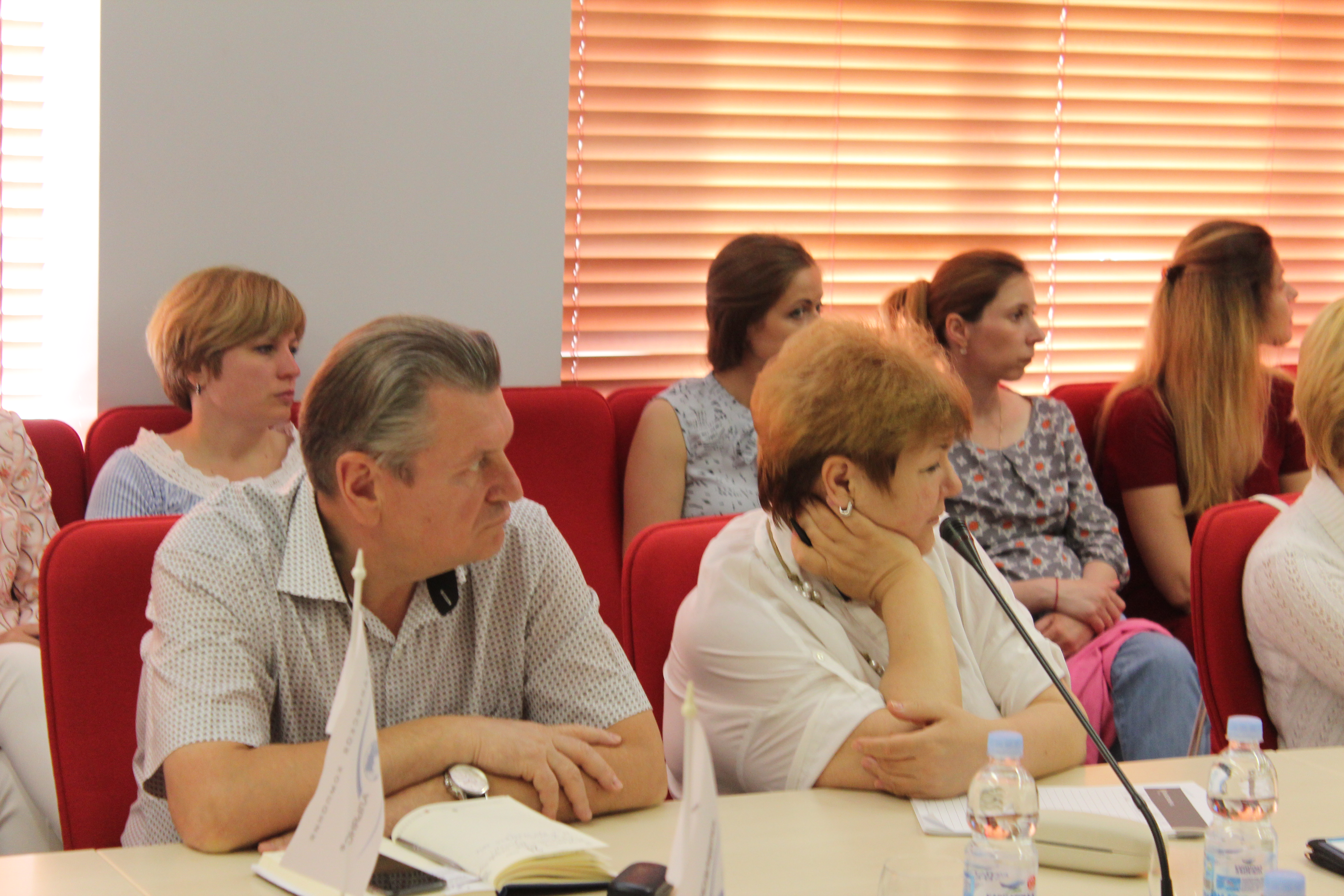 Round Table with Online Streaming: 
